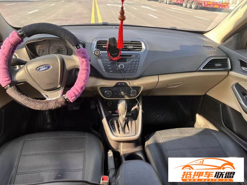  17年福特福睿斯轎車 