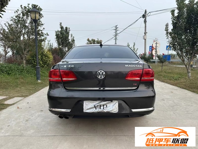  12年大眾邁騰轎車 