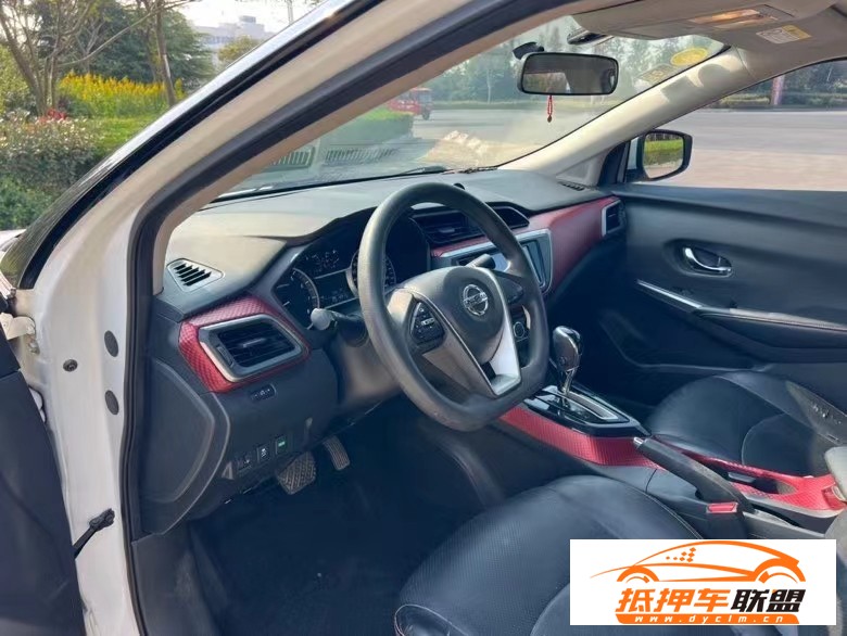  17年日產(chǎn)藍(lán)鳥轎車 