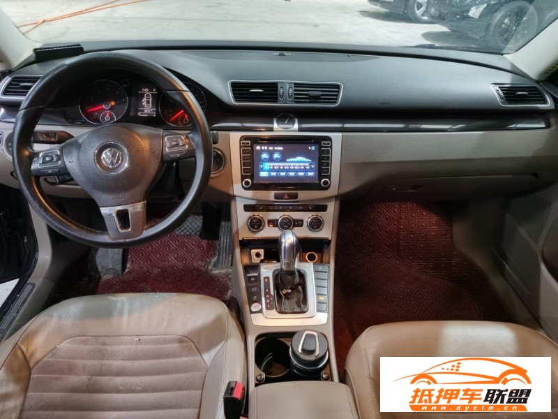  12年大眾邁騰轎車 