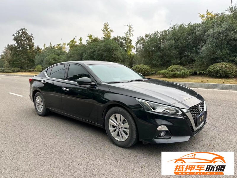  20年日產(chǎn)天籟轎車 
