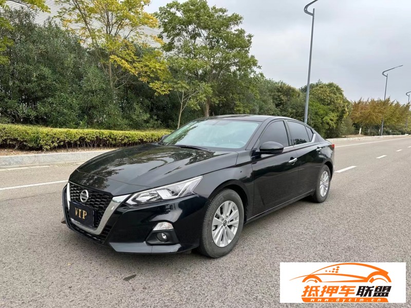  20年日產(chǎn)天籟轎車 