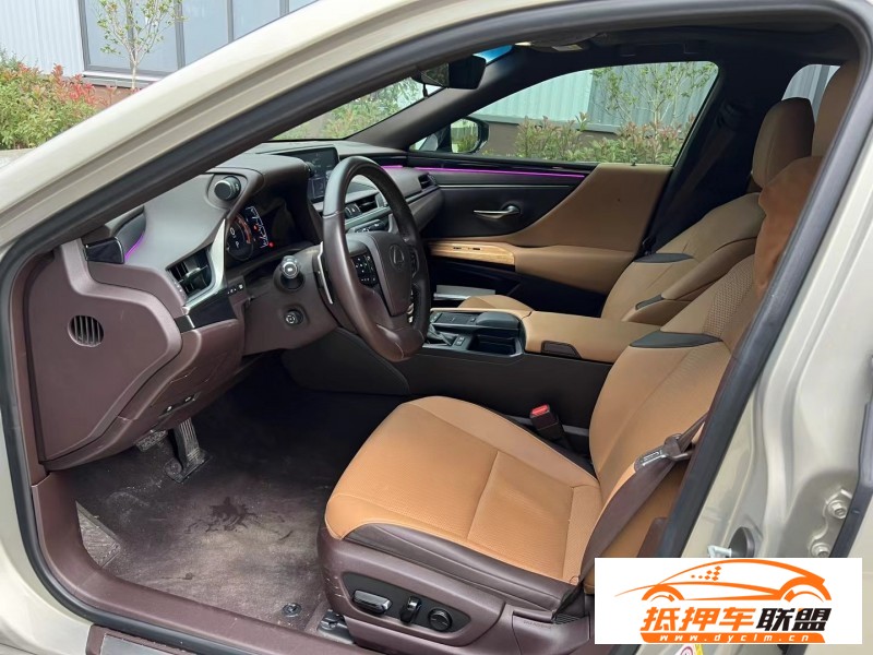  18年雷克薩斯ES轎車 