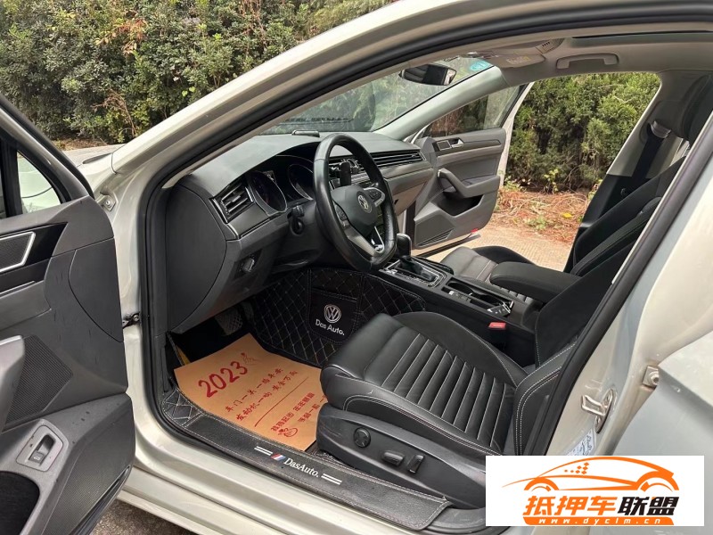  20年大眾邁騰轎車 