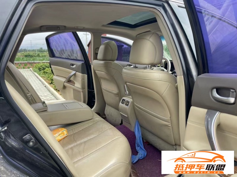  13年日產(chǎn)天籟轎車 