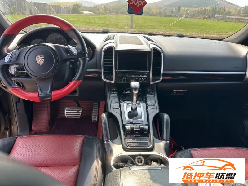  11年保時捷卡宴轎車 