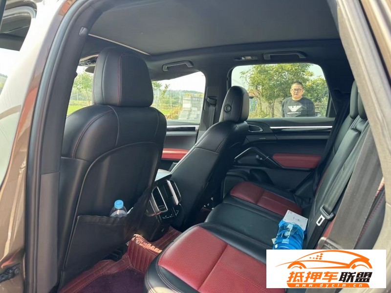  11年保時捷卡宴轎車 