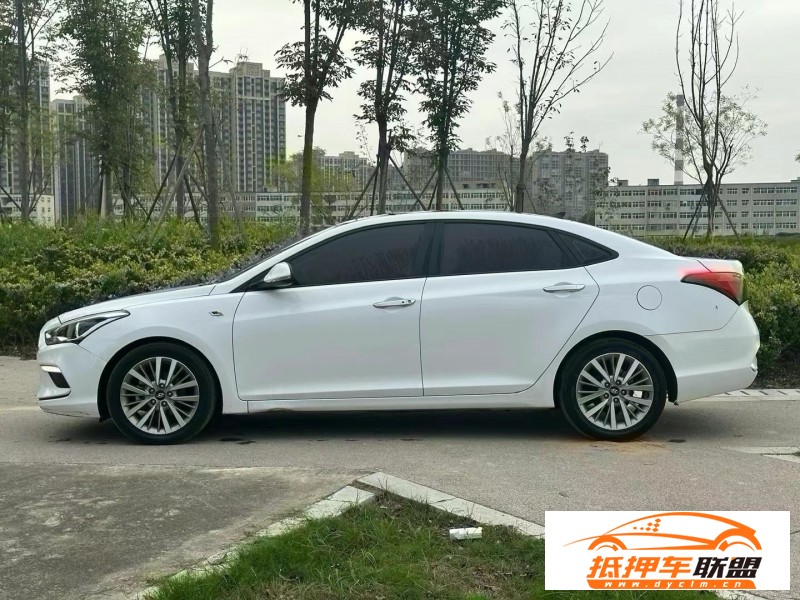  19年現(xiàn)代名圖轎車 