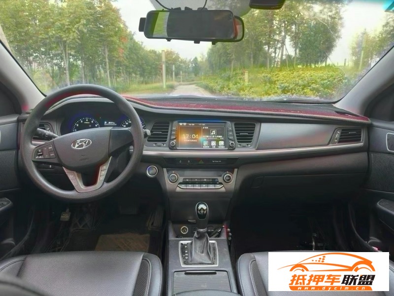  19年現(xiàn)代名圖轎車 