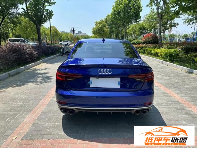  17年奧迪A4L轎車 