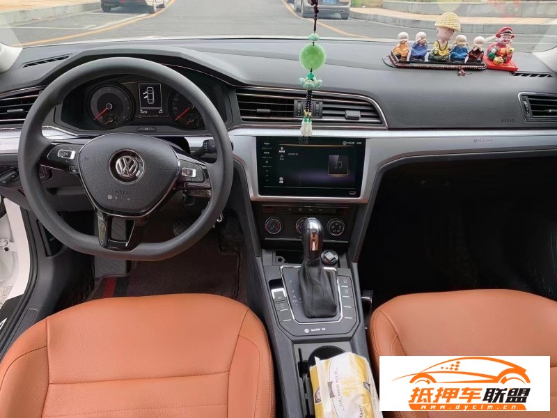 22年大眾凌渡轎車 