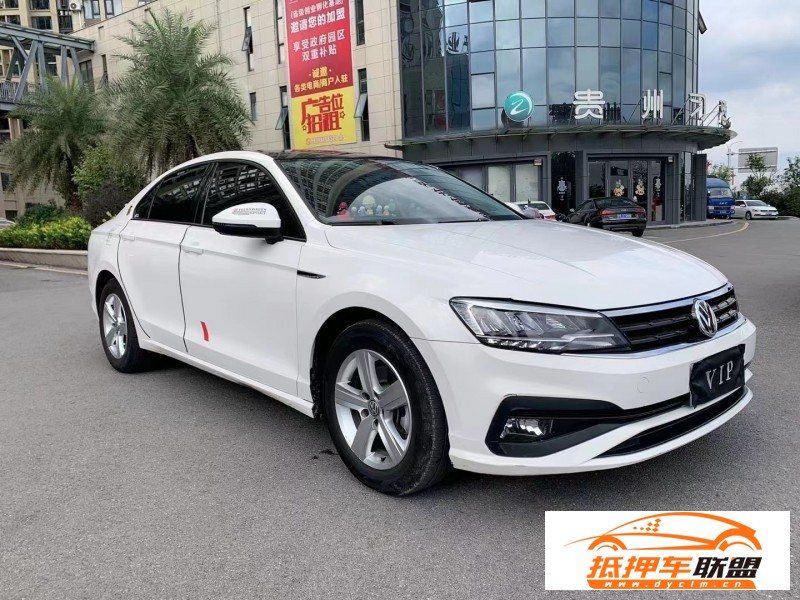  22年大眾凌渡轎車 
