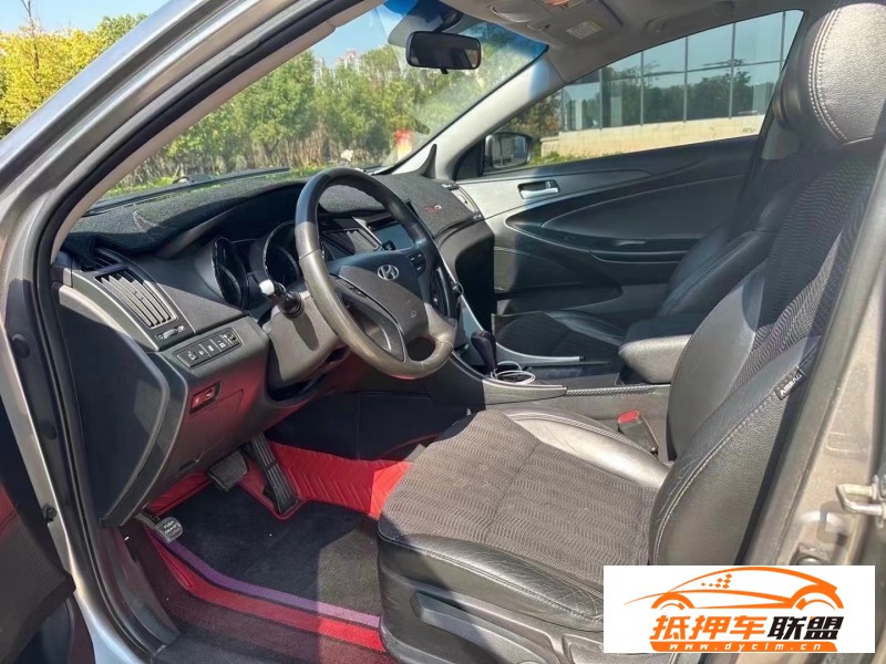  11年現(xiàn)代索納塔八轎車 