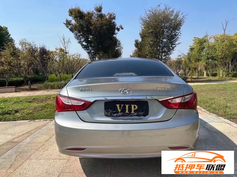  11年現(xiàn)代索納塔八轎車 