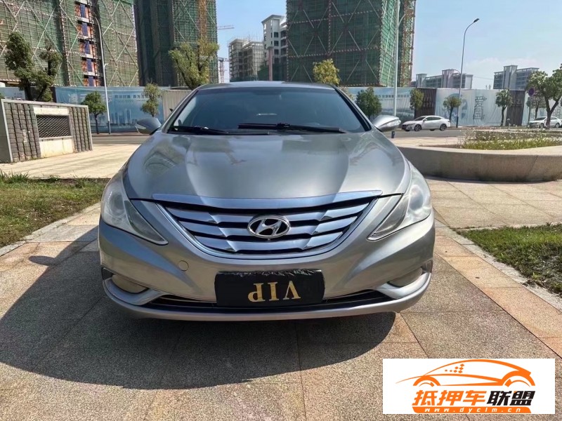  11年現(xiàn)代索納塔八轎車 