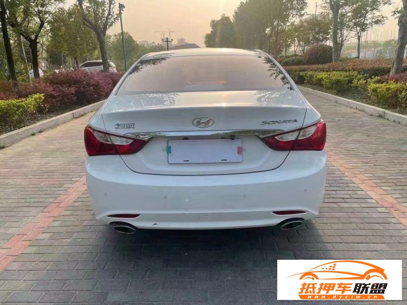  16年現(xiàn)代索納塔八轎車 
