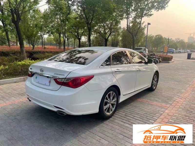  16年現(xiàn)代索納塔八轎車 