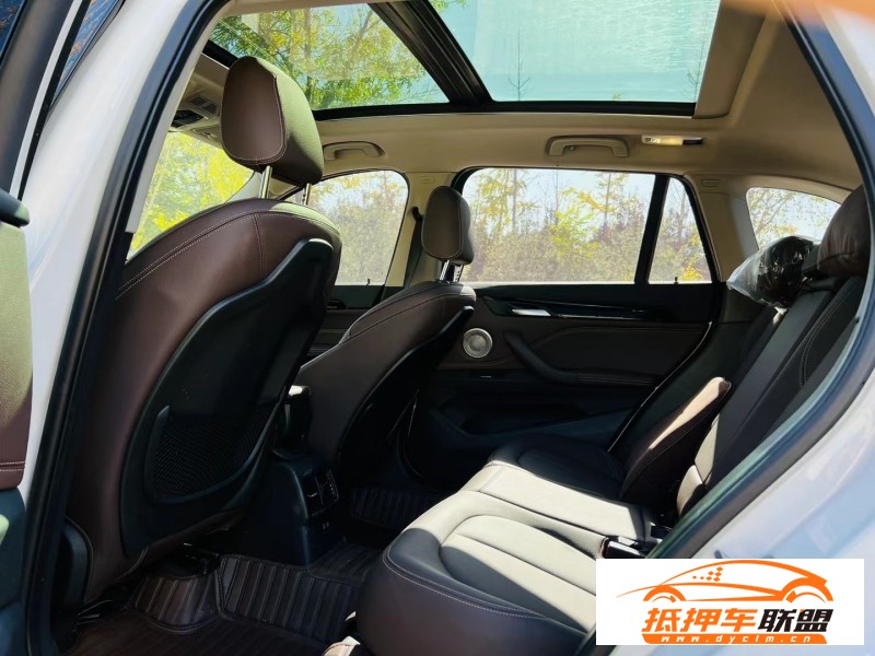  23年寶馬X1轎車 