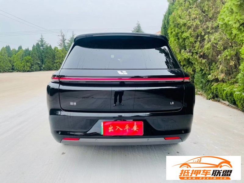  23年理想L8SUV 