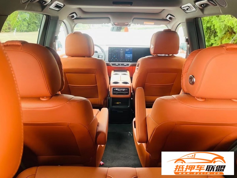  23年理想L8SUV 