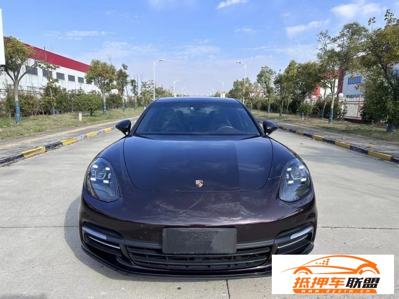  18年保時捷帕納梅拉轎車 