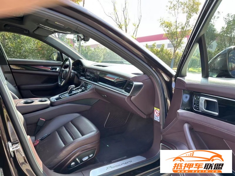  18年保時捷帕納梅拉轎車 