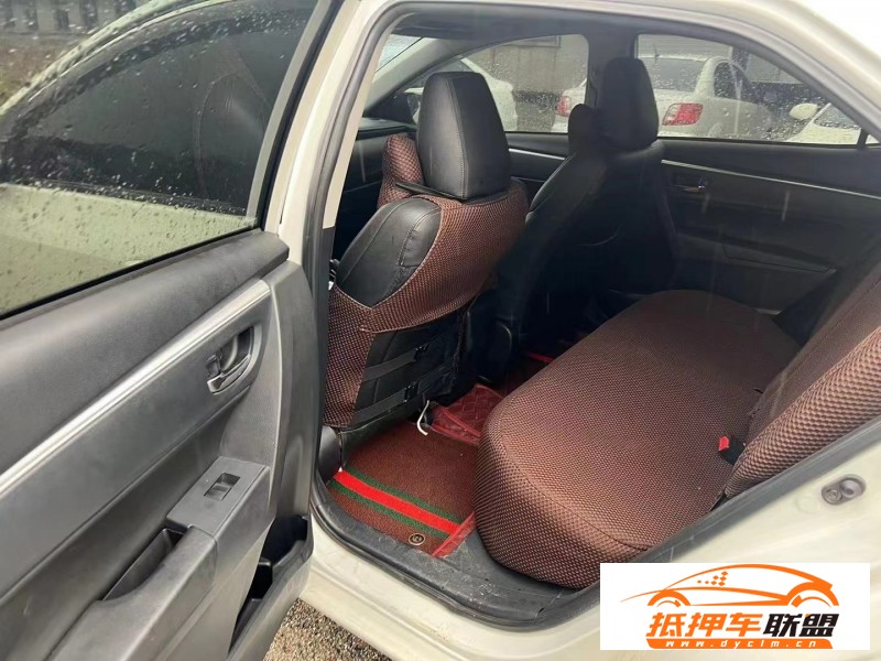 18年豐田雷凌轎車 