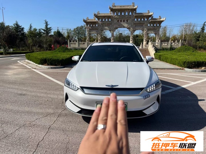  22年比亞迪秦轎車 