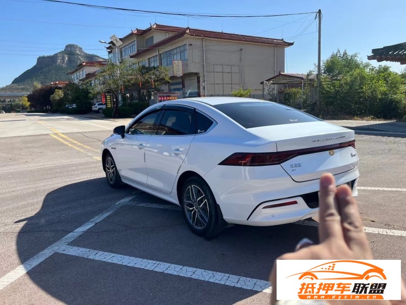  22年比亞迪秦轎車 