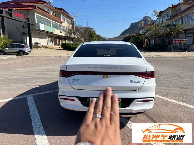  22年比亞迪秦轎車 