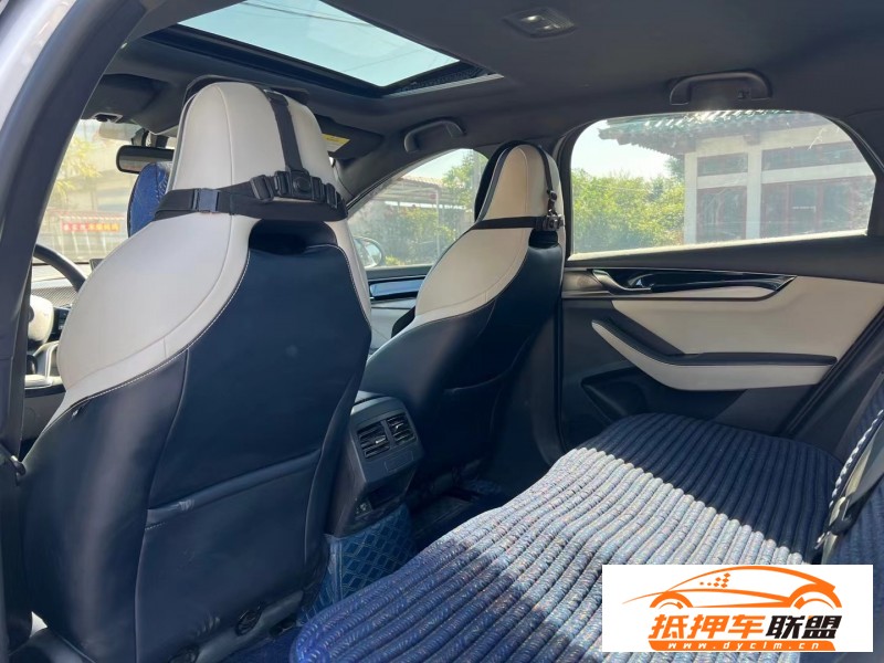  22年比亞迪秦轎車 