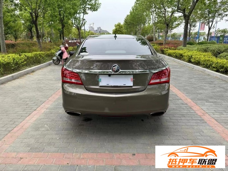  15年別克君越轎車 