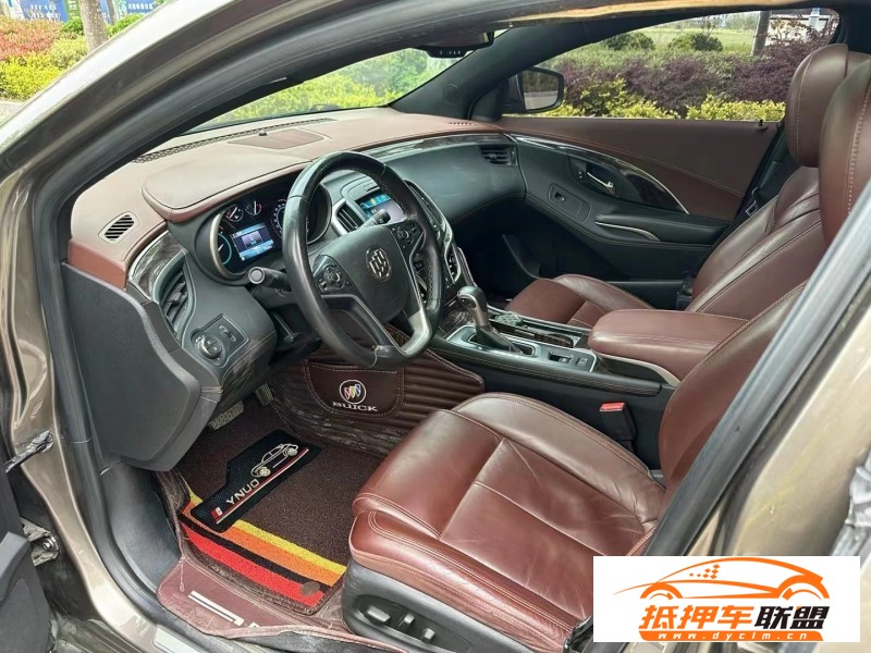  15年別克君越轎車 