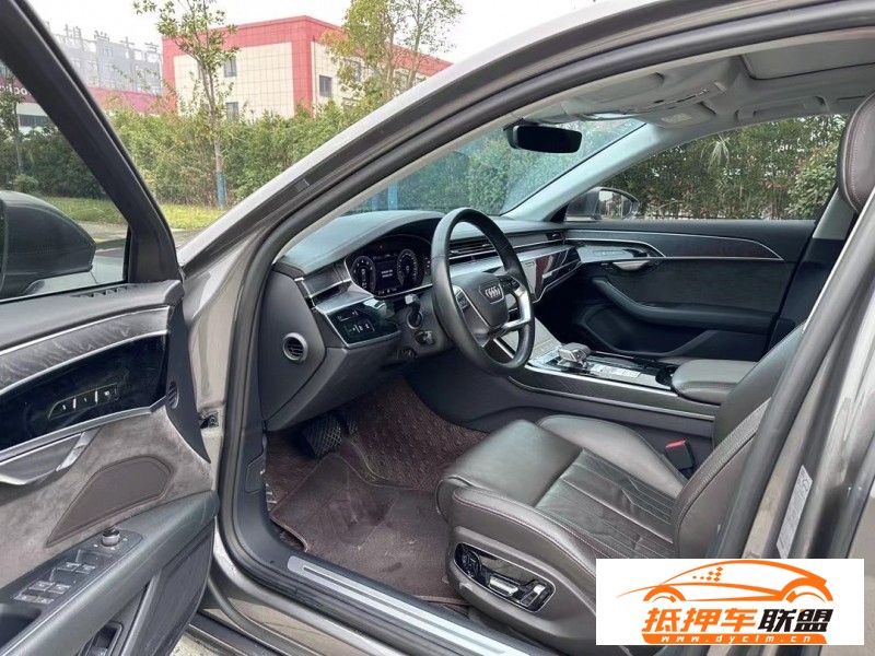  20年奧迪A8L轎車 