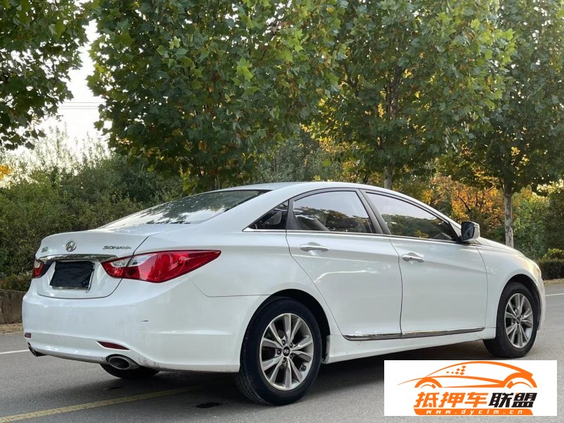  16年現(xiàn)代索納塔轎車 