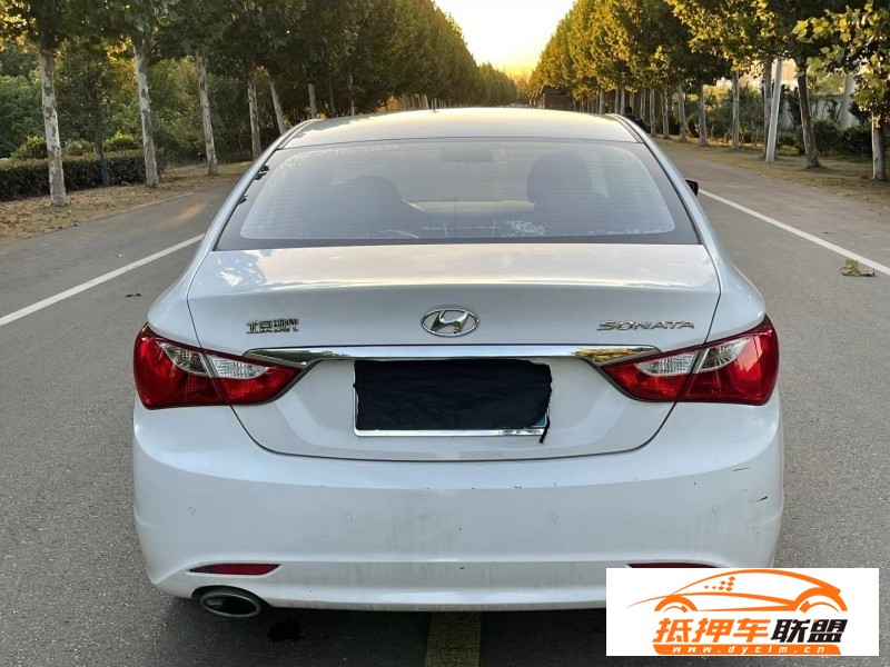 16年現(xiàn)代索納塔轎車 