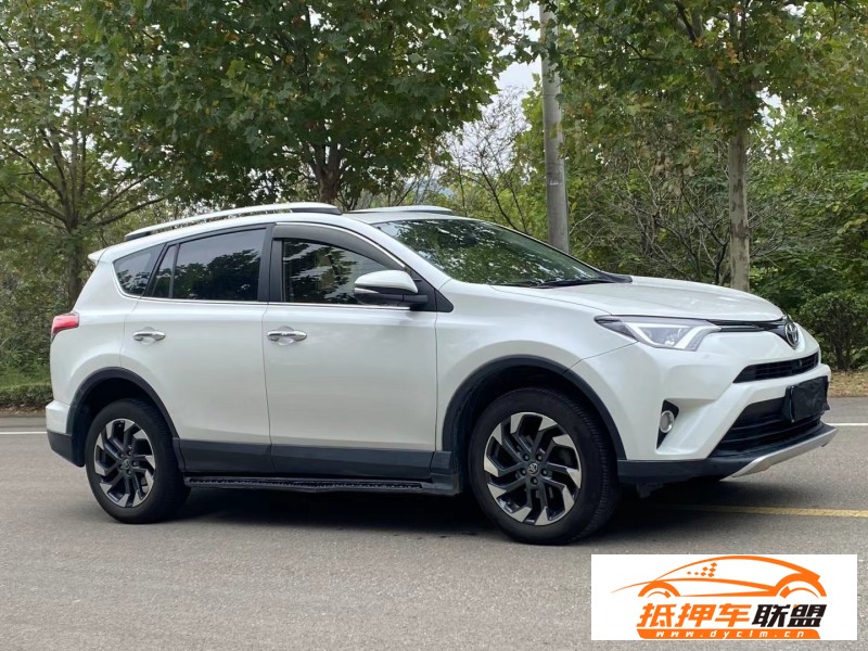  17年豐田RAV4轎車 