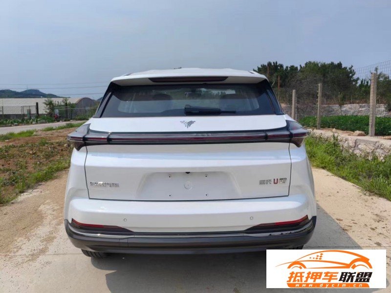  23年哪吒U轎車 