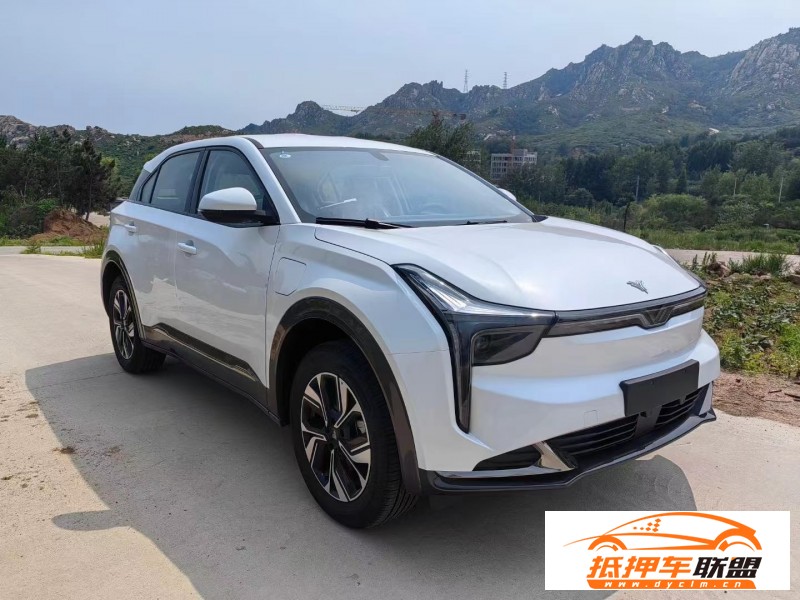  23年哪吒U轎車 