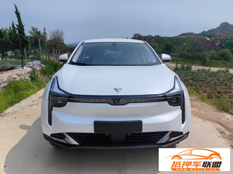  23年哪吒U轎車 