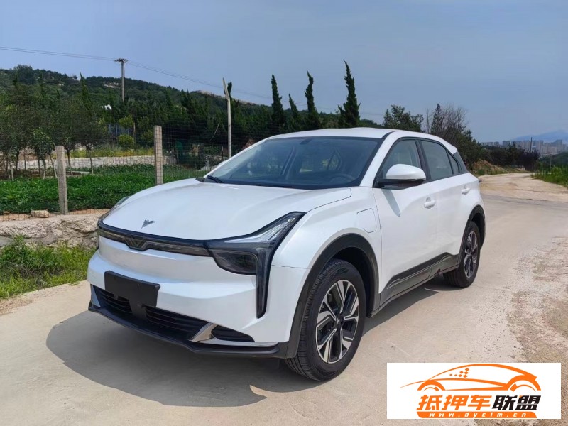  23年哪吒U轎車 