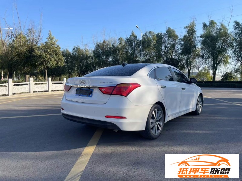  17年現(xiàn)代名圖轎車 