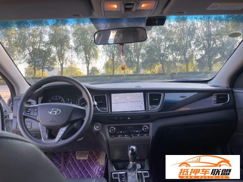  17年現(xiàn)代名圖轎車 