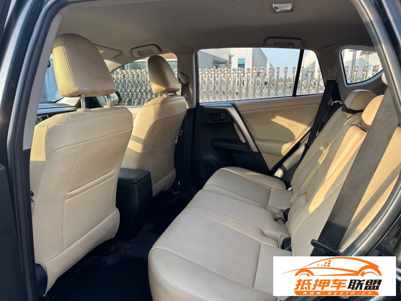  14年豐田RAV4轎車 