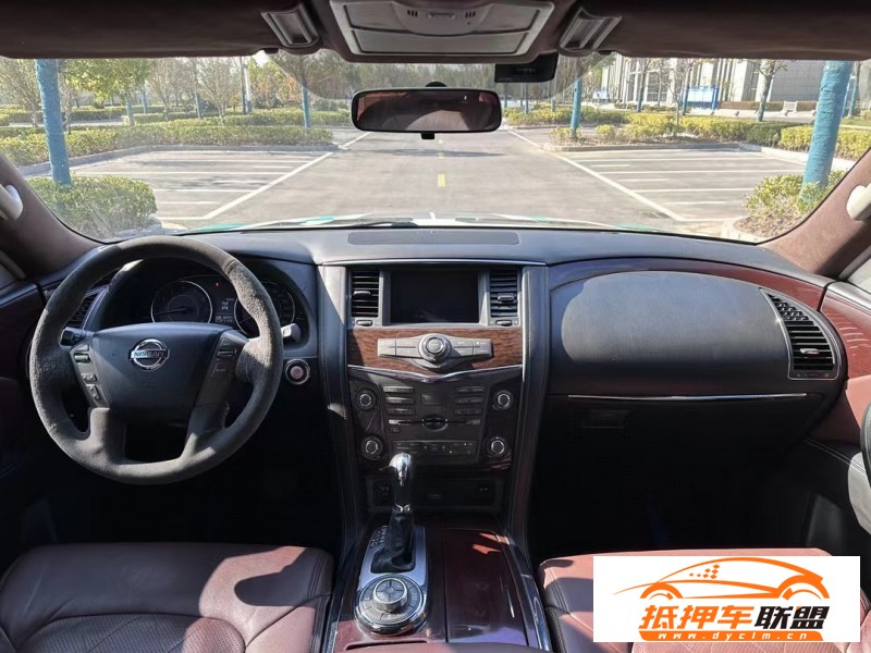 17年日產途樂轎車 