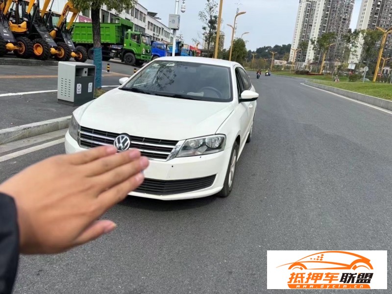  16年大眾朗逸轎車 
