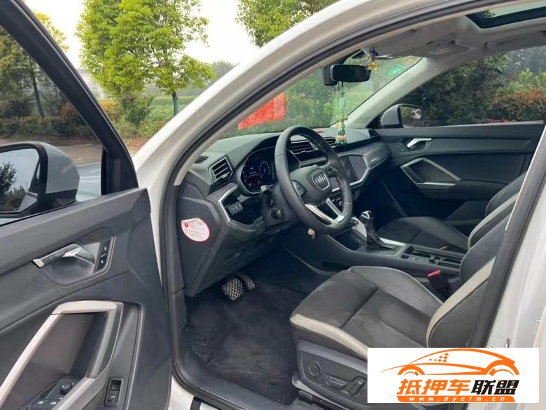  19年奧迪Q3轎車 