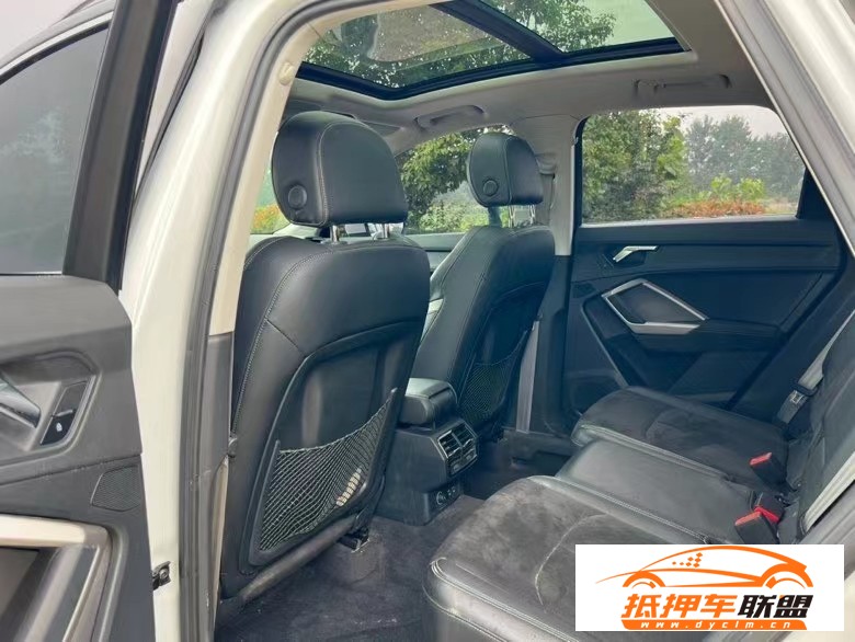  19年奧迪Q3轎車 