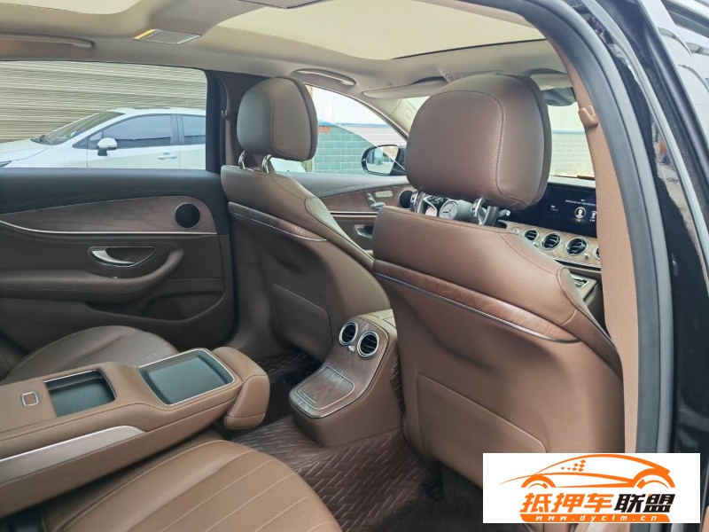  18年奔馳E轎車 