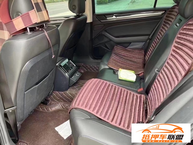  18年大眾輝昂轎車 